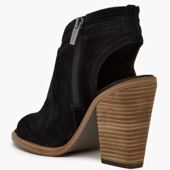 NWT Vince Camuto Koral Block Heeled Peep Toe Suede Bootie BLACK - SIZE 8… - Picture 2 of 9